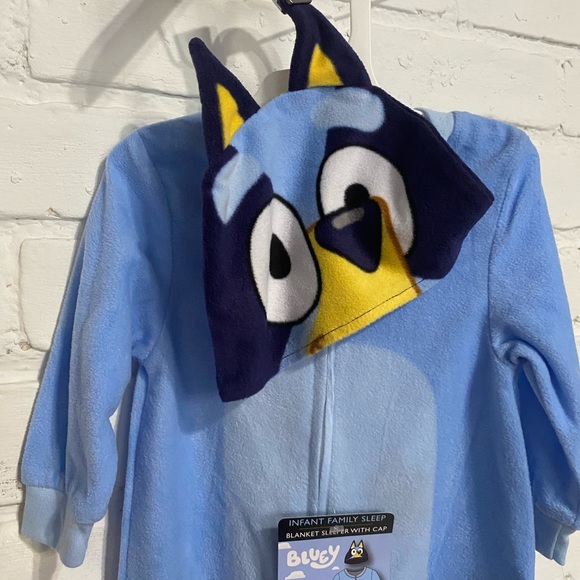 NWT 12M Toddler Bluey Blanket Sleeper with Hat - Picture 7 of 11